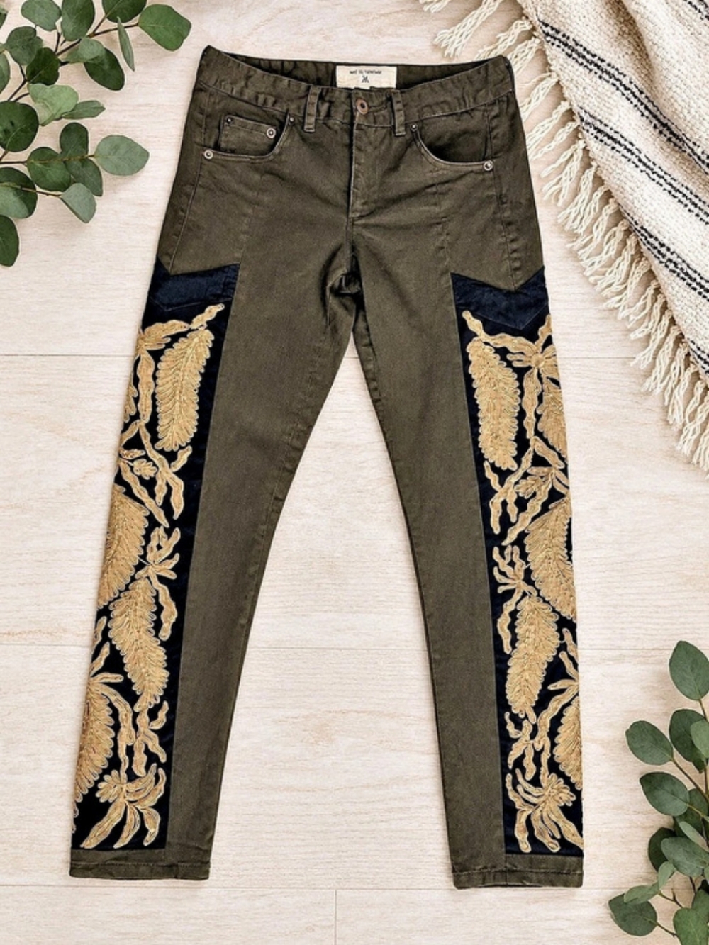 Miss Me Vintage Embroidered Skinny Pants Size 4 (fits XS)